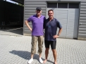 Peter Tholl und Hauke Hinz am Bootshaus. 