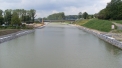 Der ausgebaute Kanal im Bereich der Hafeneinfahrt (links).