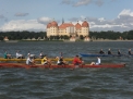 Caro-Ruderer im Sommer 2012 in Sachsen, im Hintergrund Schloss Moritzburg bei Dresden.